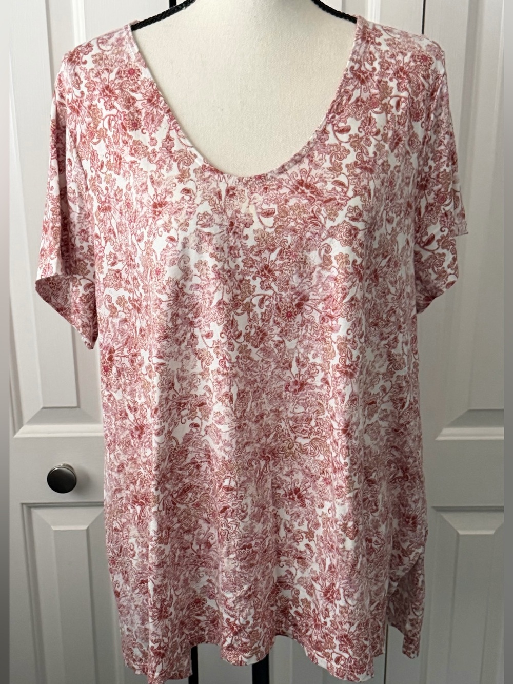 Women's Scoop Neck Floral Print Top - Pink By Pure Jill. 100% Cotton. Like New